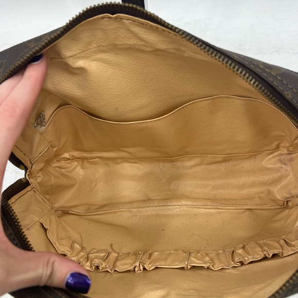 Louis Vuitton Pouch - Picture 5 of 12